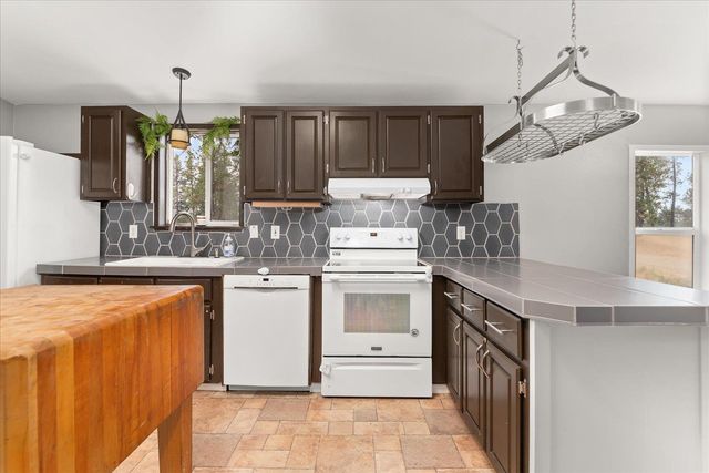 22915 S Cross Rd, Cheney, WA 99004
