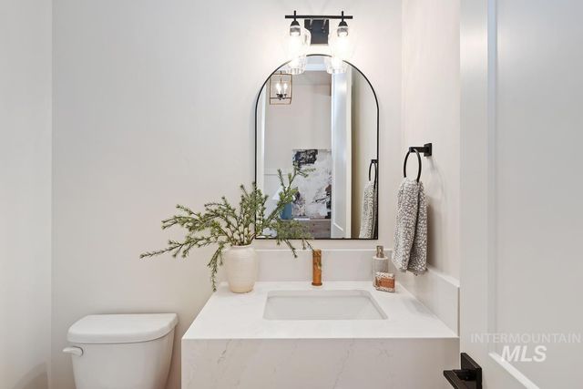 7168 E Chicken Hawk Loop, Nampa, ID 83686