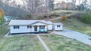 2049 Buff Creek Road, Hurricane, WV 25526