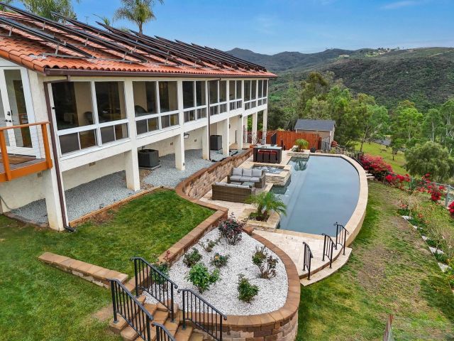 29509 Hoxie Ranch Rd, Vista, CA 92084