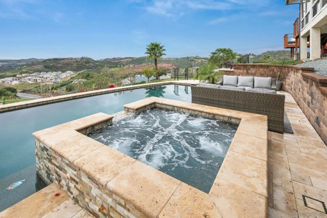 29509 Hoxie Ranch Rd, Vista, CA 92084