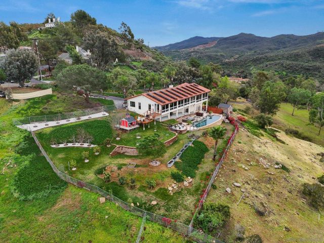 29509 Hoxie Ranch Rd, Vista, CA 92084