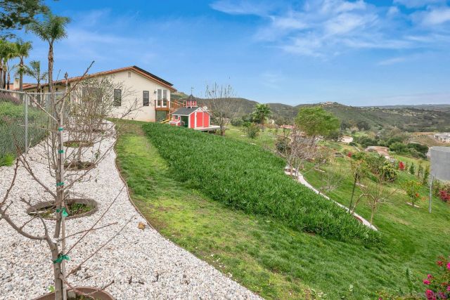 29509 Hoxie Ranch Rd, Vista, CA 92084