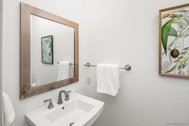29509 Hoxie Ranch Rd, Vista, CA 92084