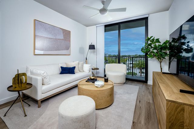 2000 Stirling Road 12-108, Hollywood, FL 33020