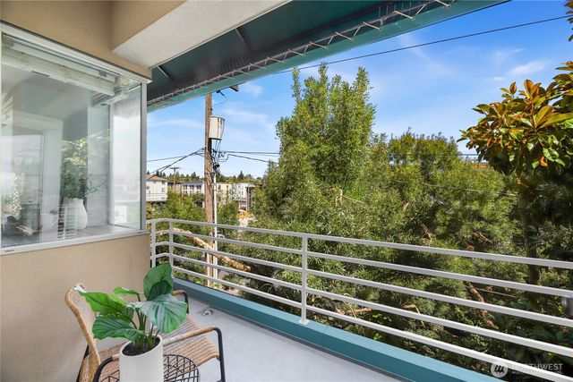 3661 Albion Place N #5, Seattle, WA 98103