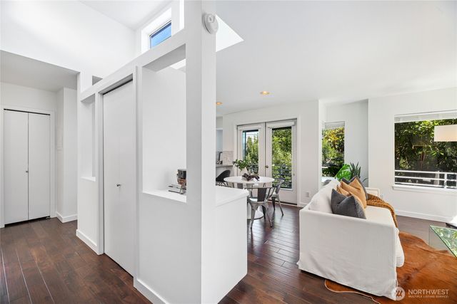 3661 Albion Place N #5, Seattle, WA 98103