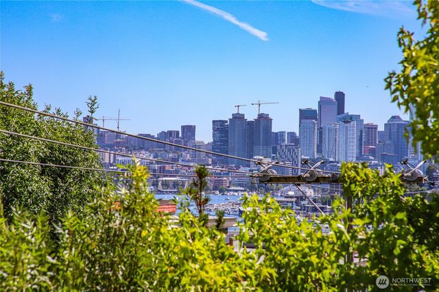 3661 Albion Place N #5, Seattle, WA 98103