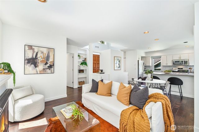 3661 Albion Place N #5, Seattle, WA 98103
