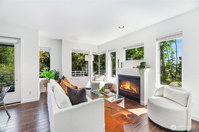3661 Albion Place N #5, Seattle, WA 98103