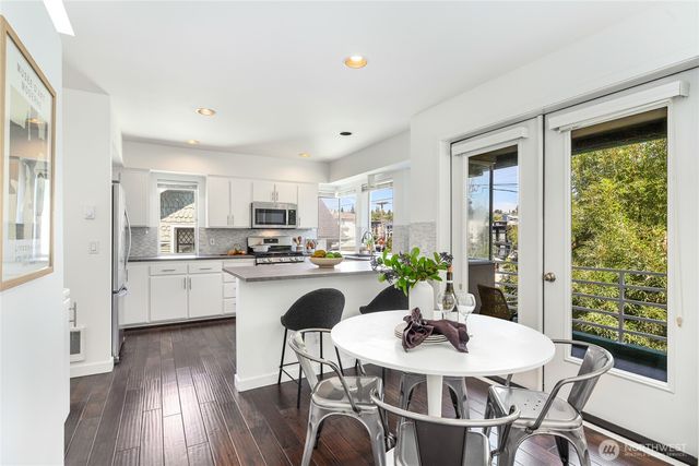 3661 Albion Place N #5, Seattle, WA 98103