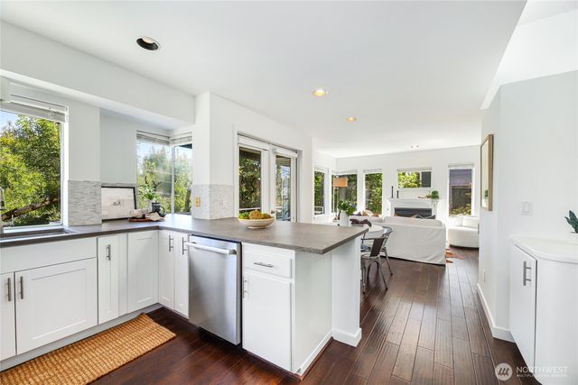 3661 Albion Place N #5, Seattle, WA 98103