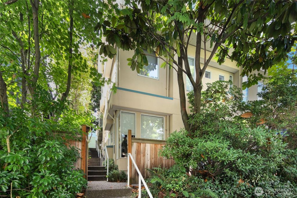 3661 Albion Place N #5, Seattle, WA 98103