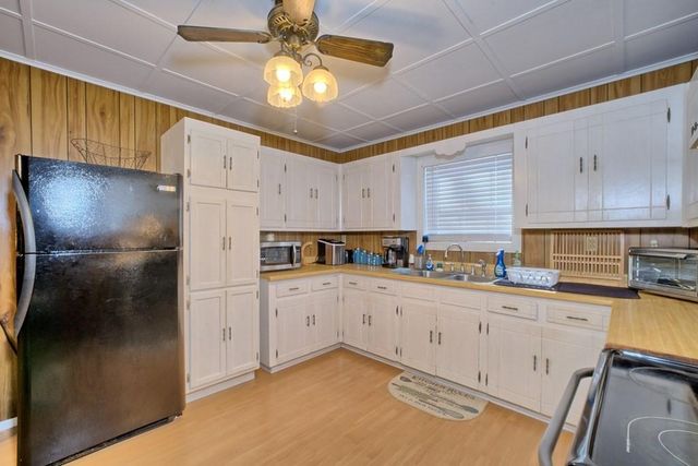 400 Hickory Hill Drive, Burkeville, TX 75932