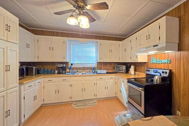 400 Hickory Hill Drive, Burkeville, TX 75932