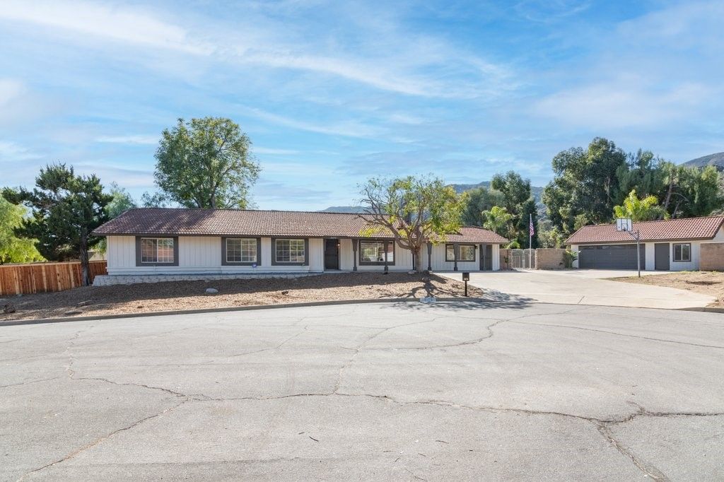 15175 Macias, Lake Elsinore, CA 92530