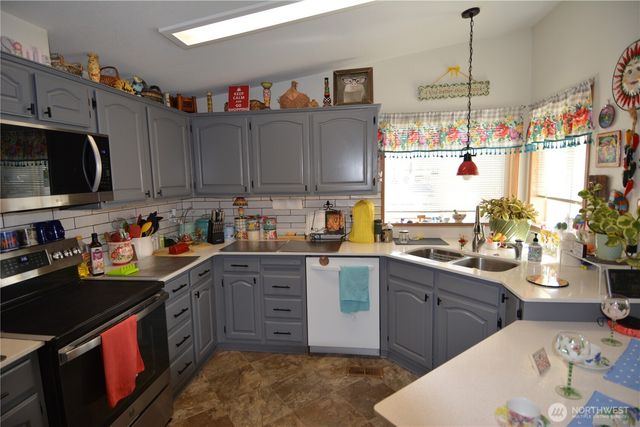 440 W Inlet Lane, Sequim, WA 98382