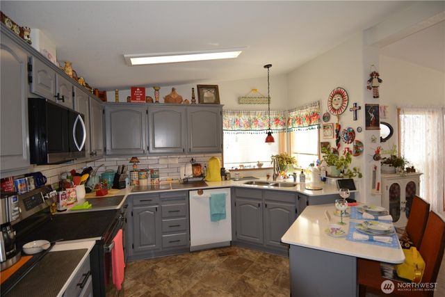 440 W Inlet Lane, Sequim, WA 98382