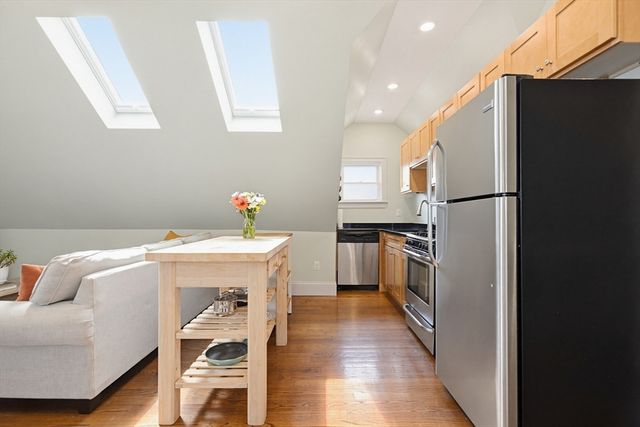77 South St 3, Boston, MA 02130