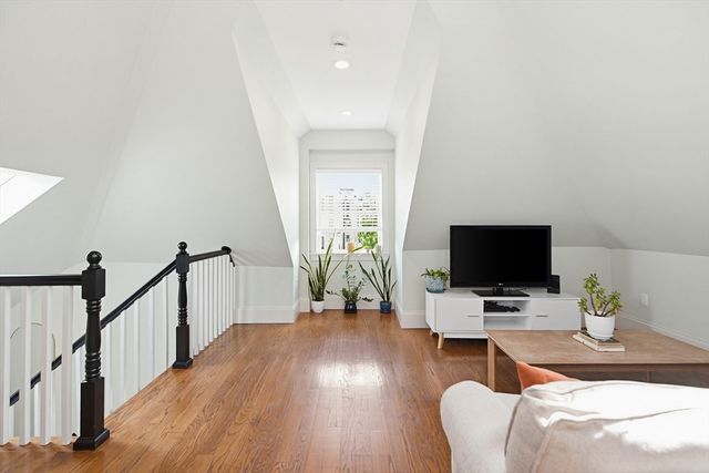77 South St 3, Boston, MA 02130