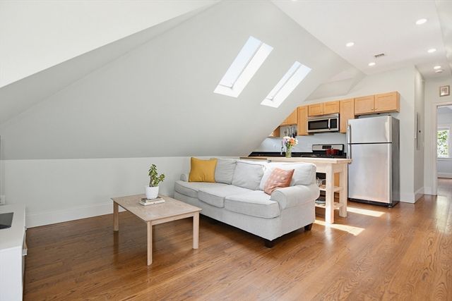 77 South St 3, Boston, MA 02130
