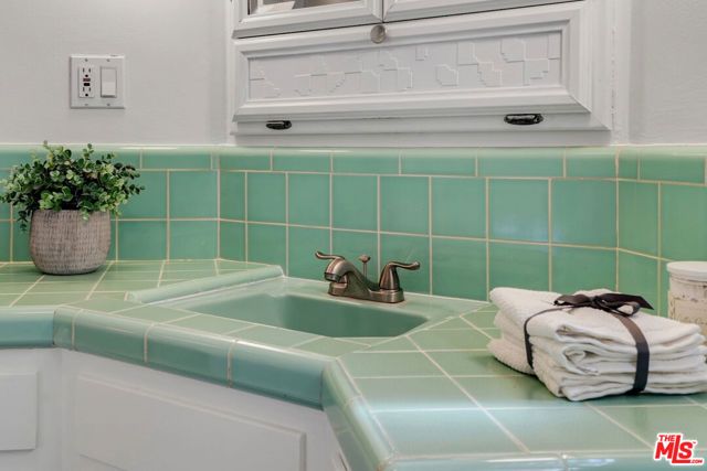 1115 N Beverly Glen Boulevard, Los Angeles, CA 90077