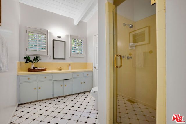 1115 N Beverly Glen Boulevard, Los Angeles, CA 90077