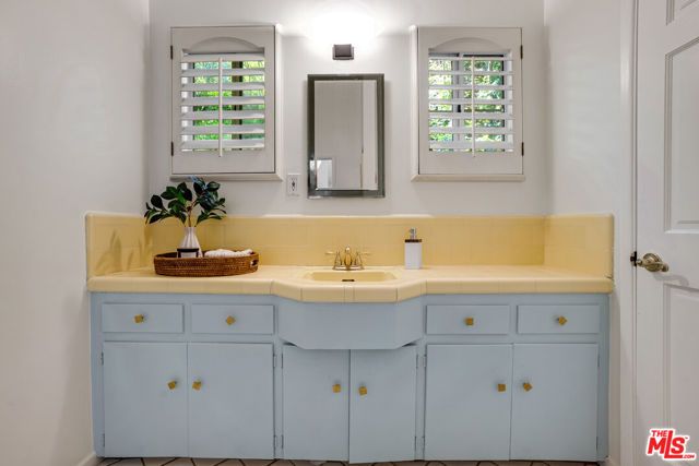 1115 N Beverly Glen Boulevard, Los Angeles, CA 90077