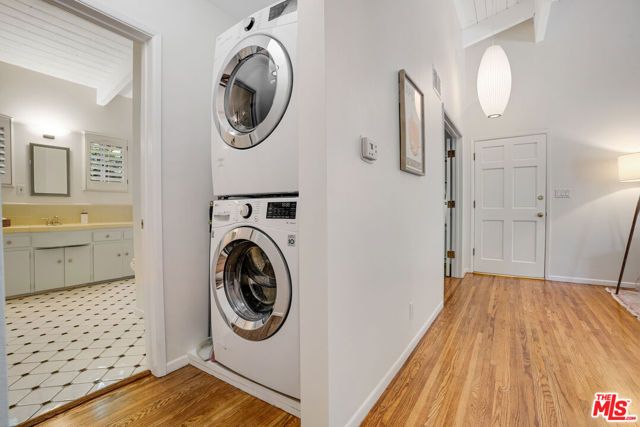 1115 N Beverly Glen Boulevard, Los Angeles, CA 90077