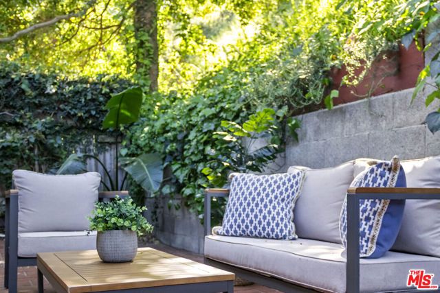 1115 N Beverly Glen Boulevard, Los Angeles, CA 90077