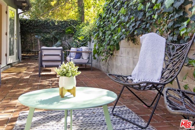 1115 N Beverly Glen Boulevard, Los Angeles, CA 90077