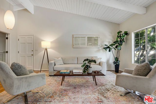 1115 N Beverly Glen Boulevard, Los Angeles, CA 90077