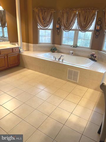 104 WILLOWBROOK CT, Swedesboro, NJ 08085