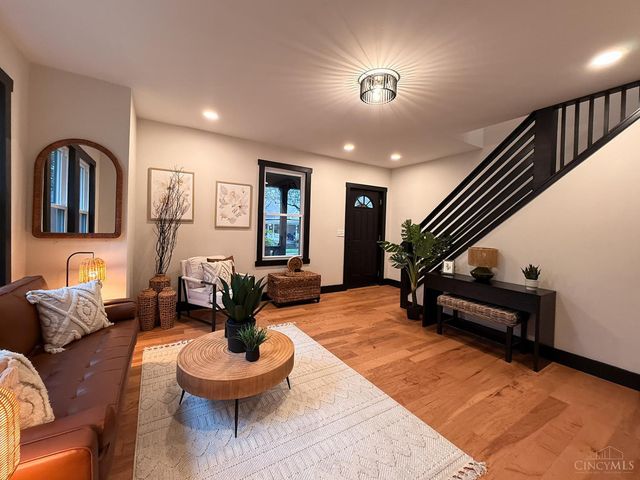 6724 Windward Street, Cincinnati, OH 45227