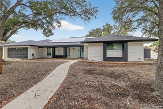 421 Candleglo, Windcrest, TX 78239