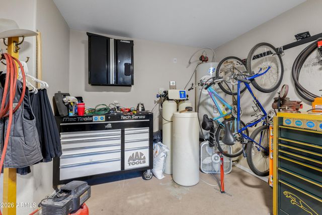 2045 E RUBY Lane, Phoenix, AZ 85024