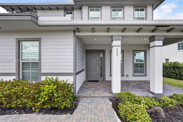 769 Hookline Circle, Loxahatchee, FL 33470