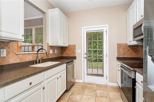2305 Hartfield Circle, Winston-salem, NC 27103