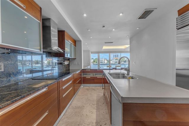 655 N Mashta Dr, Key Biscayne, FL 33149