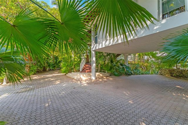 655 N Mashta Dr, Key Biscayne, FL 33149