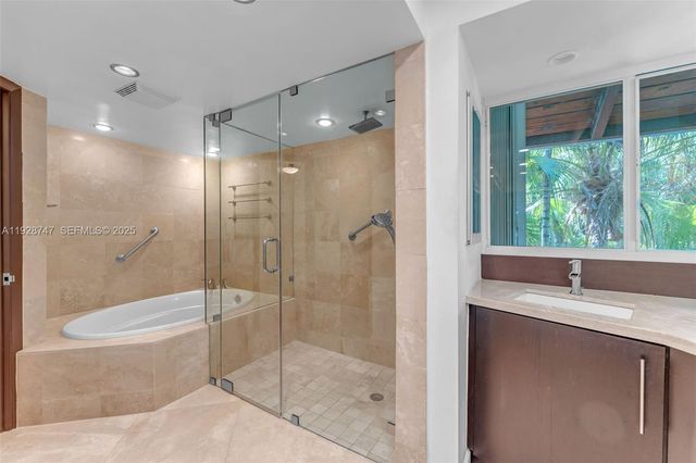 655 N Mashta Dr, Key Biscayne, FL 33149