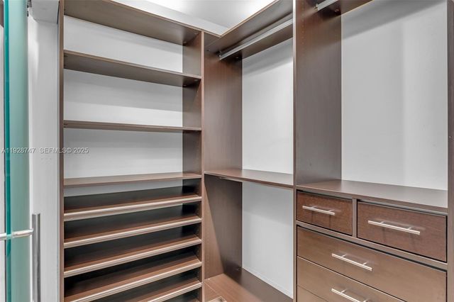 655 N Mashta Dr, Key Biscayne, FL 33149