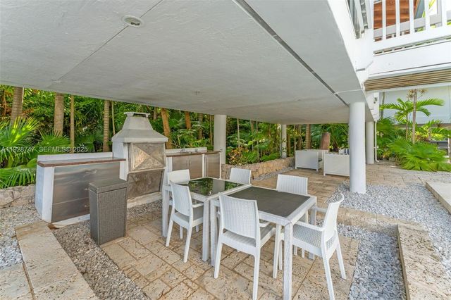 655 N Mashta Dr, Key Biscayne, FL 33149