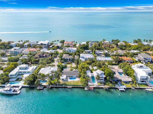 655 N Mashta Dr, Key Biscayne, FL 33149