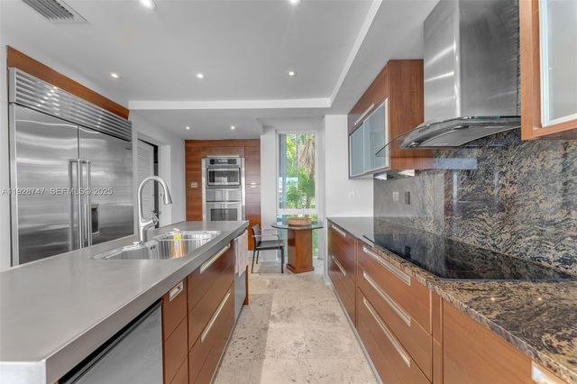 655 N Mashta Dr, Key Biscayne, FL 33149