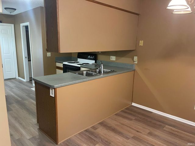 8012 Harrisburg Lane, Fort Wayne, IN 46835