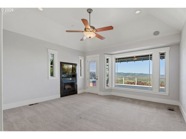 18885 Ne BUENA VISTA Dr, Dundee, OR 97115