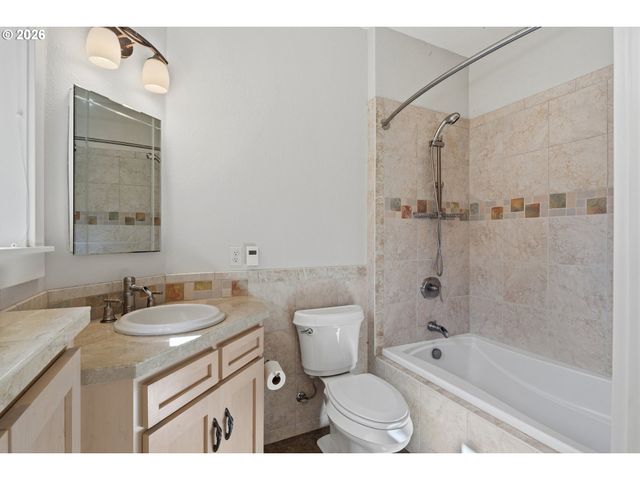 18885 Ne BUENA VISTA Dr, Dundee, OR 97115
