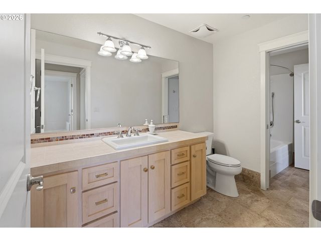 18885 Ne BUENA VISTA Dr, Dundee, OR 97115