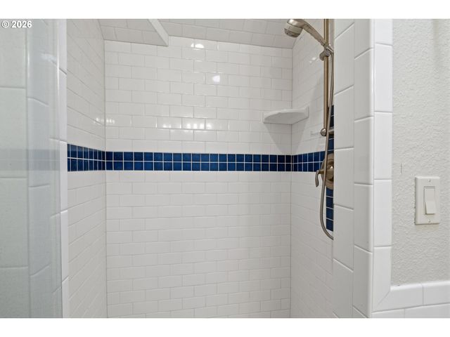 18885 Ne BUENA VISTA Dr, Dundee, OR 97115